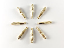 Cargar imagen en el visor de la galería, Real Matte Gold 18K Plated Hammered Teardrop Charm Pendants Over Brass 10pcs
