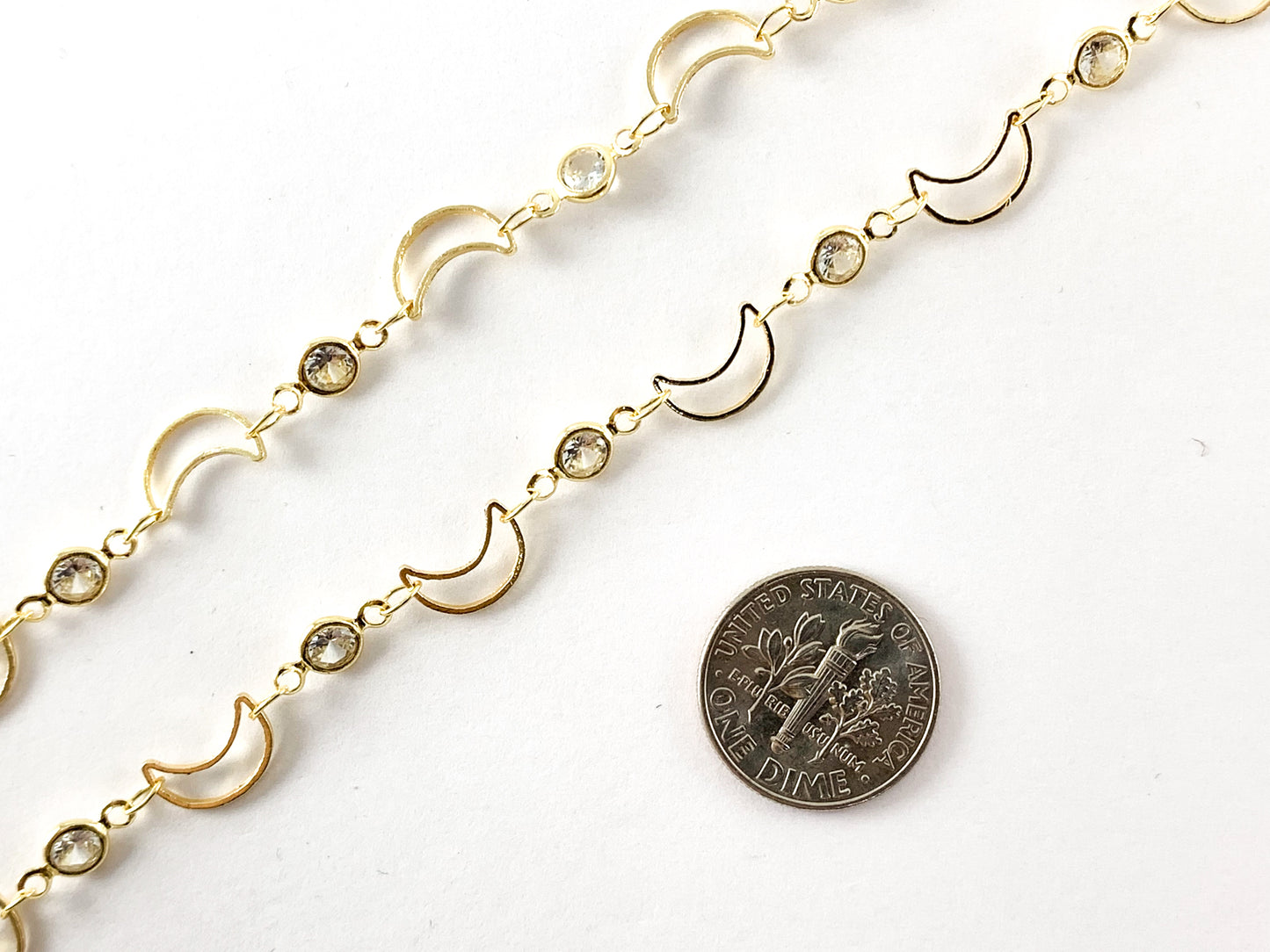 Cadena delicada con media luna y luna chapada en oro de 18 quilates con cristales de moneda transparentes