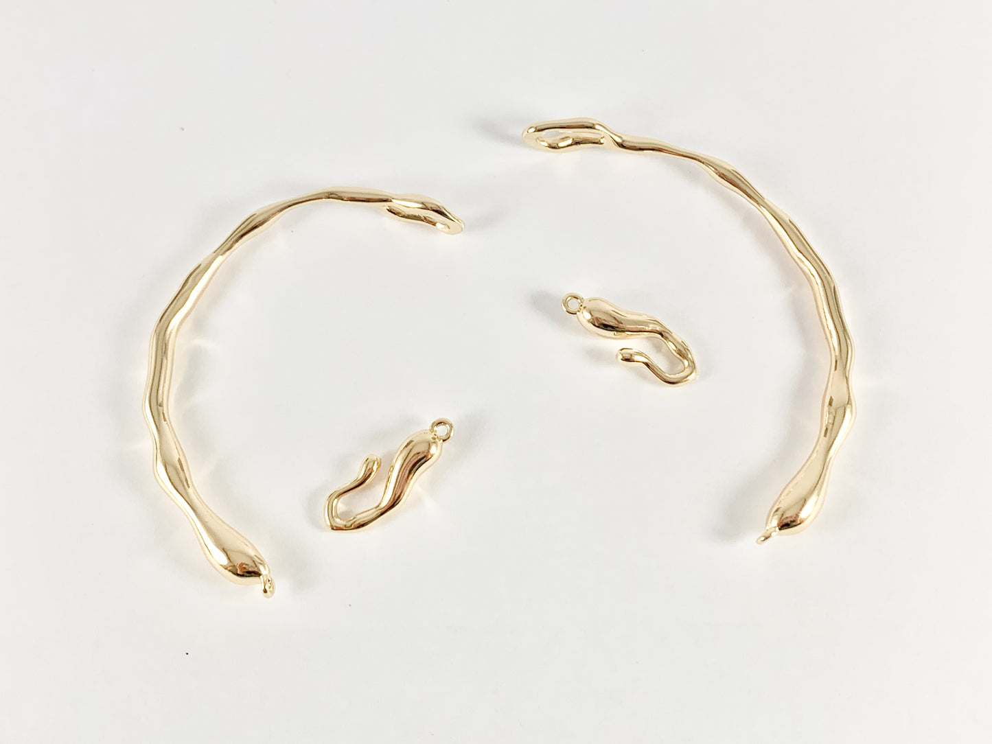 Gold Curved Bar Connector Clasps in 18K Gold plated Copper 4 pcs