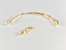 Load image into Gallery viewer, Gold Curved Bar Connector Clasps in 18K Gold plated Copper 4 pcs
