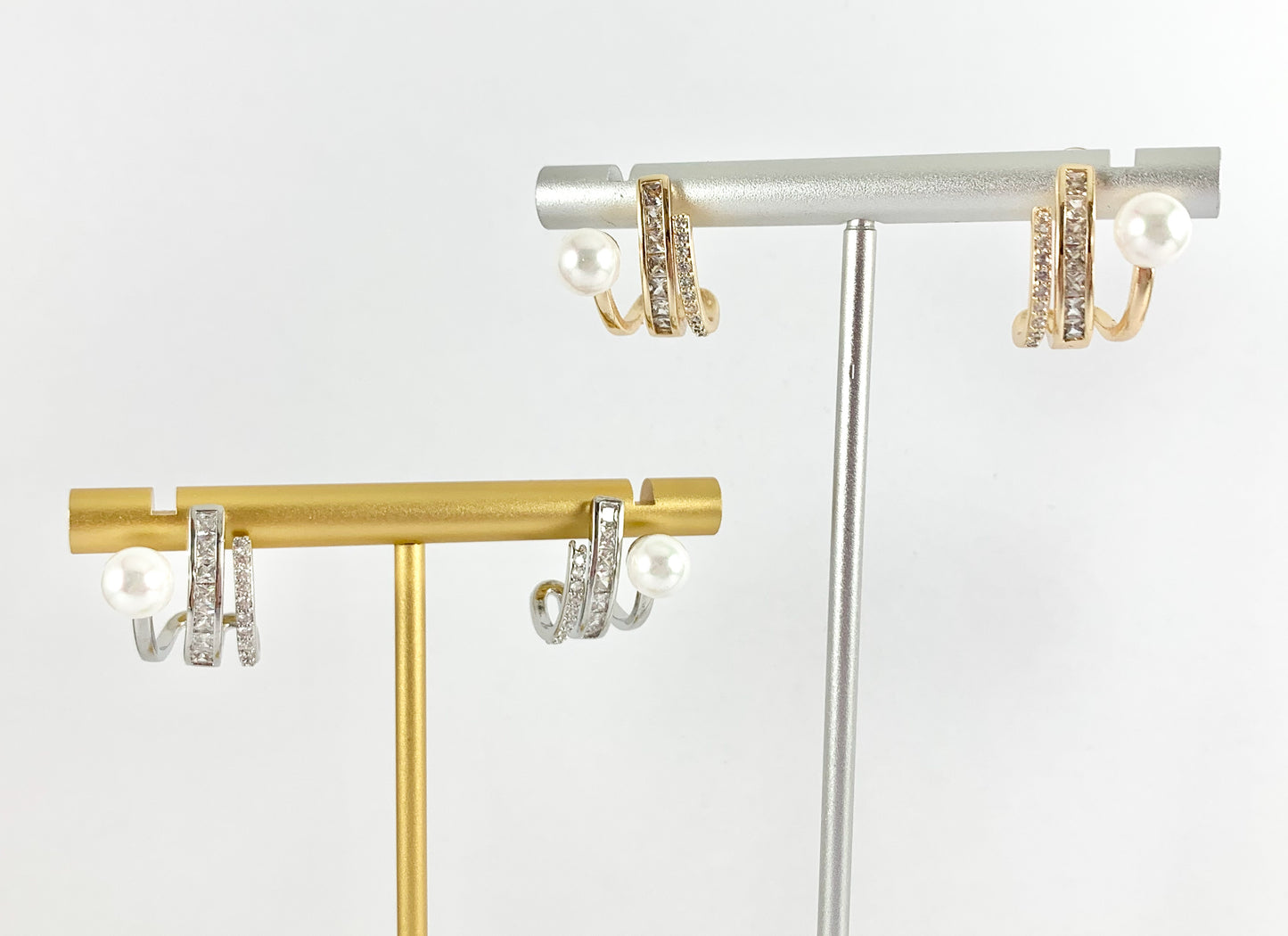 Sofisticados Pendientes envolventes de perlas en CZ Pave Rhinestones Cobre bañado en oro o plata de 18 quilates 3 pares