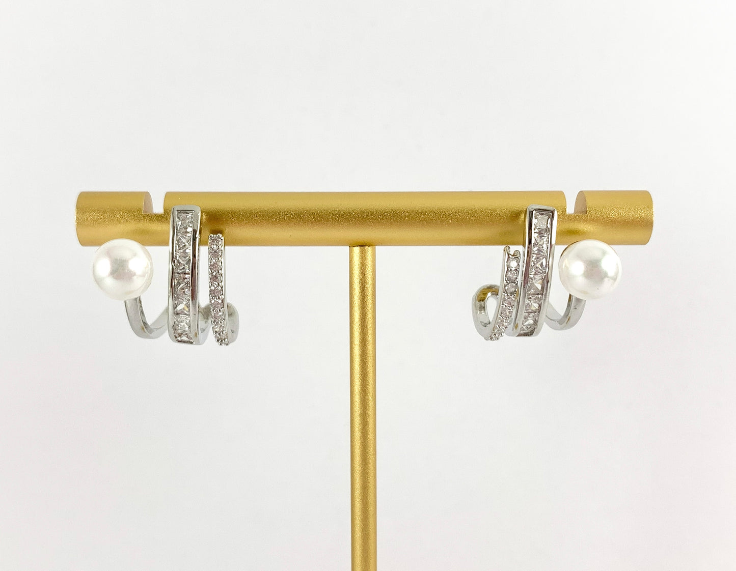 Sofisticados Pendientes envolventes de perlas en CZ Pave Rhinestones Cobre bañado en oro o plata de 18 quilates 3 pares