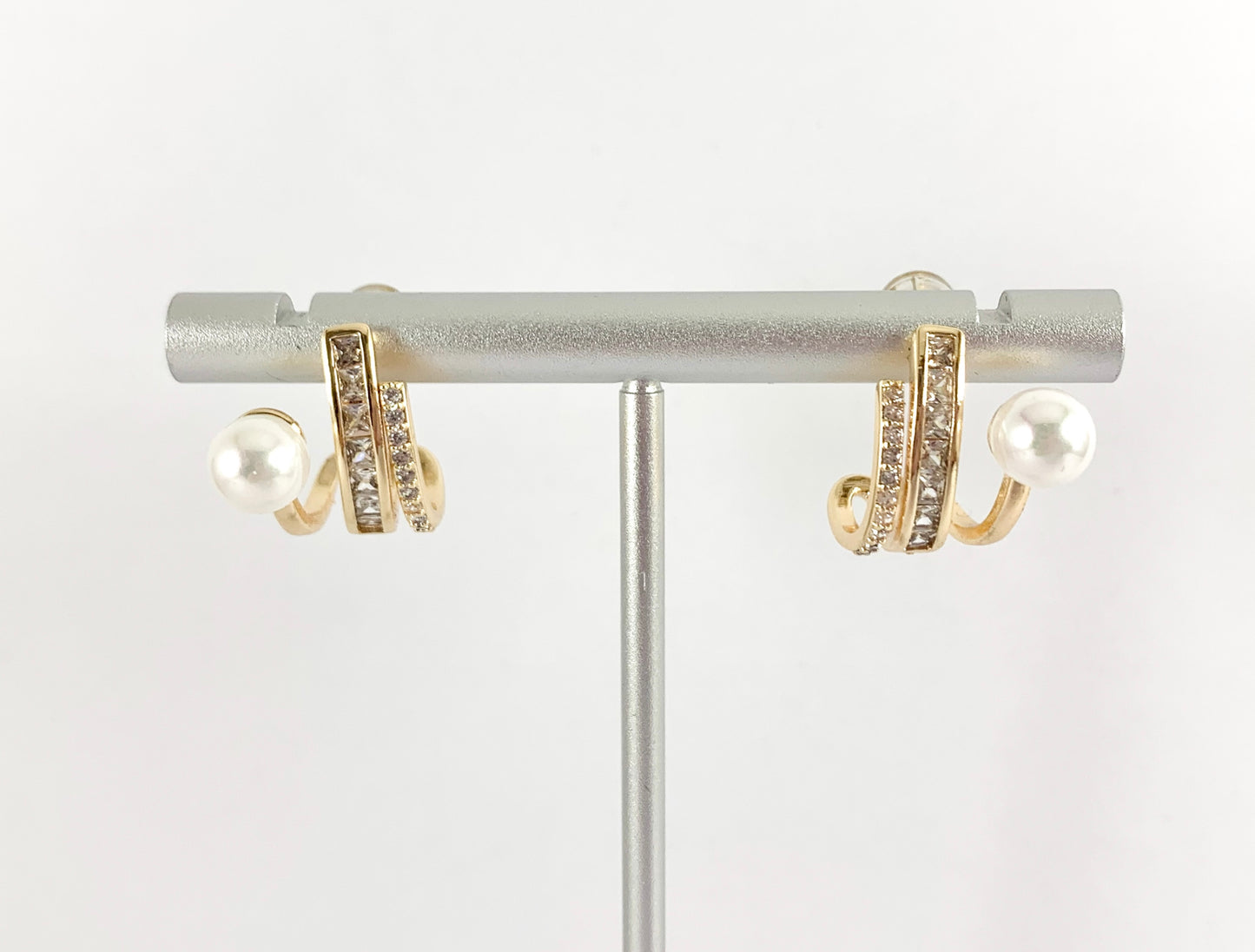 Sofisticados Pendientes envolventes de perlas en CZ Pave Rhinestones Cobre bañado en oro o plata de 18 quilates 3 pares