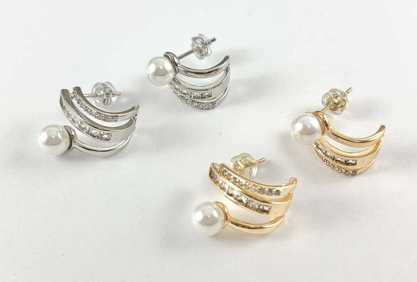 Sofisticados Pendientes envolventes de perlas en CZ Pave Rhinestones Cobre bañado en oro o plata de 18 quilates 3 pares