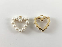 Cargar imagen en el visor de la galería, Real Gold Plated 18K Mother of Pearl Heart Charm Over Copper 6pcs
