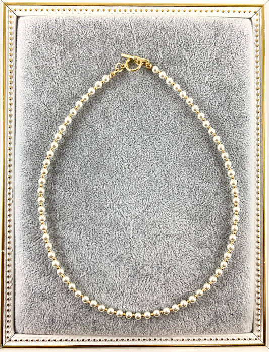 Delicado collar de perlas minimalistas delicado chapado en oro