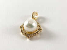 Cargar imagen en el visor de la galería, Real Gold Plated 18K Micro CZ Pave Mother of Pearl Charm Over Copper 5pc
