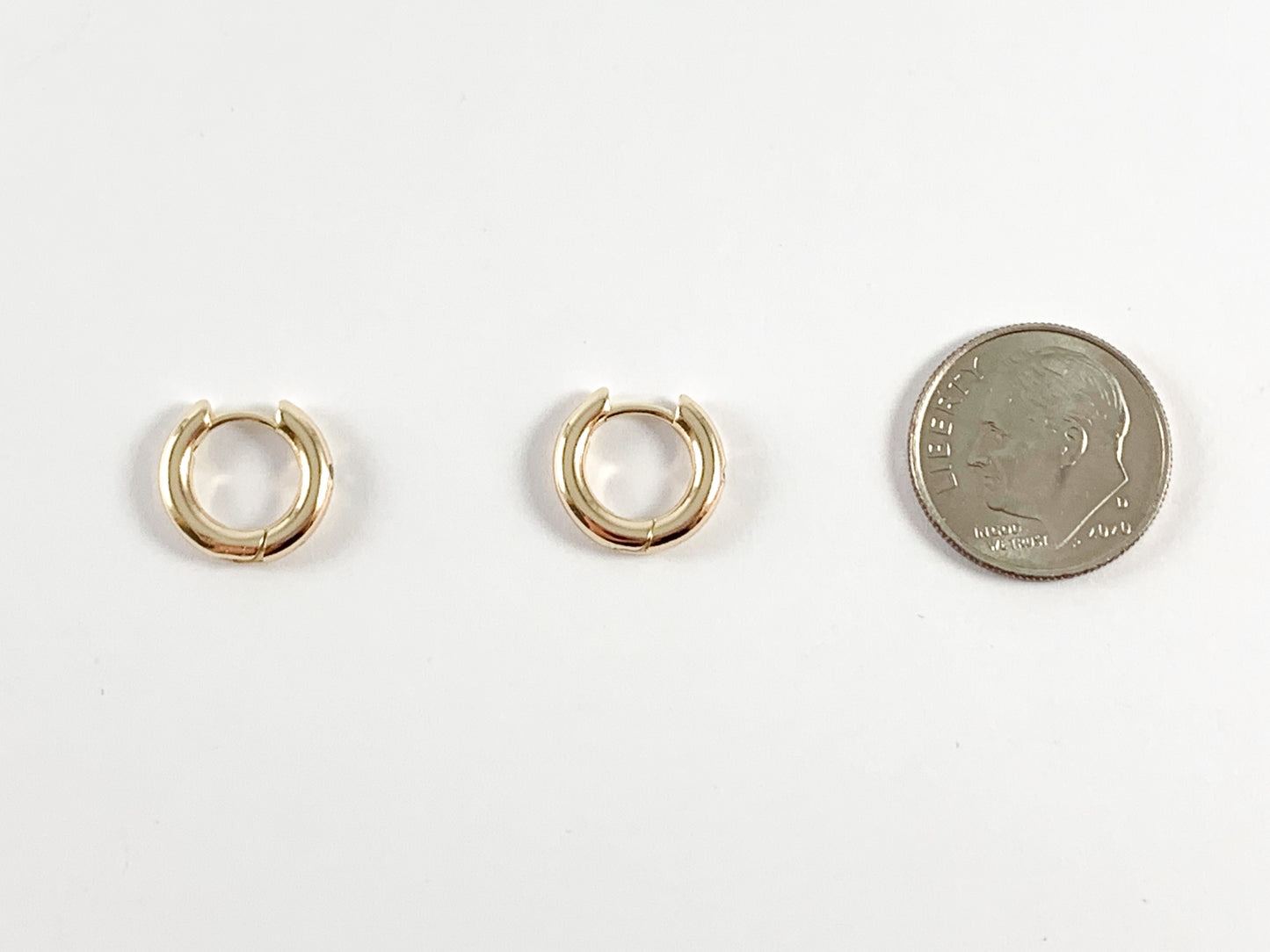 Pendientes Huggies de aro simples pavimentados con Micro CZ de oro real de 18 quilates, 12mm, 5 pares