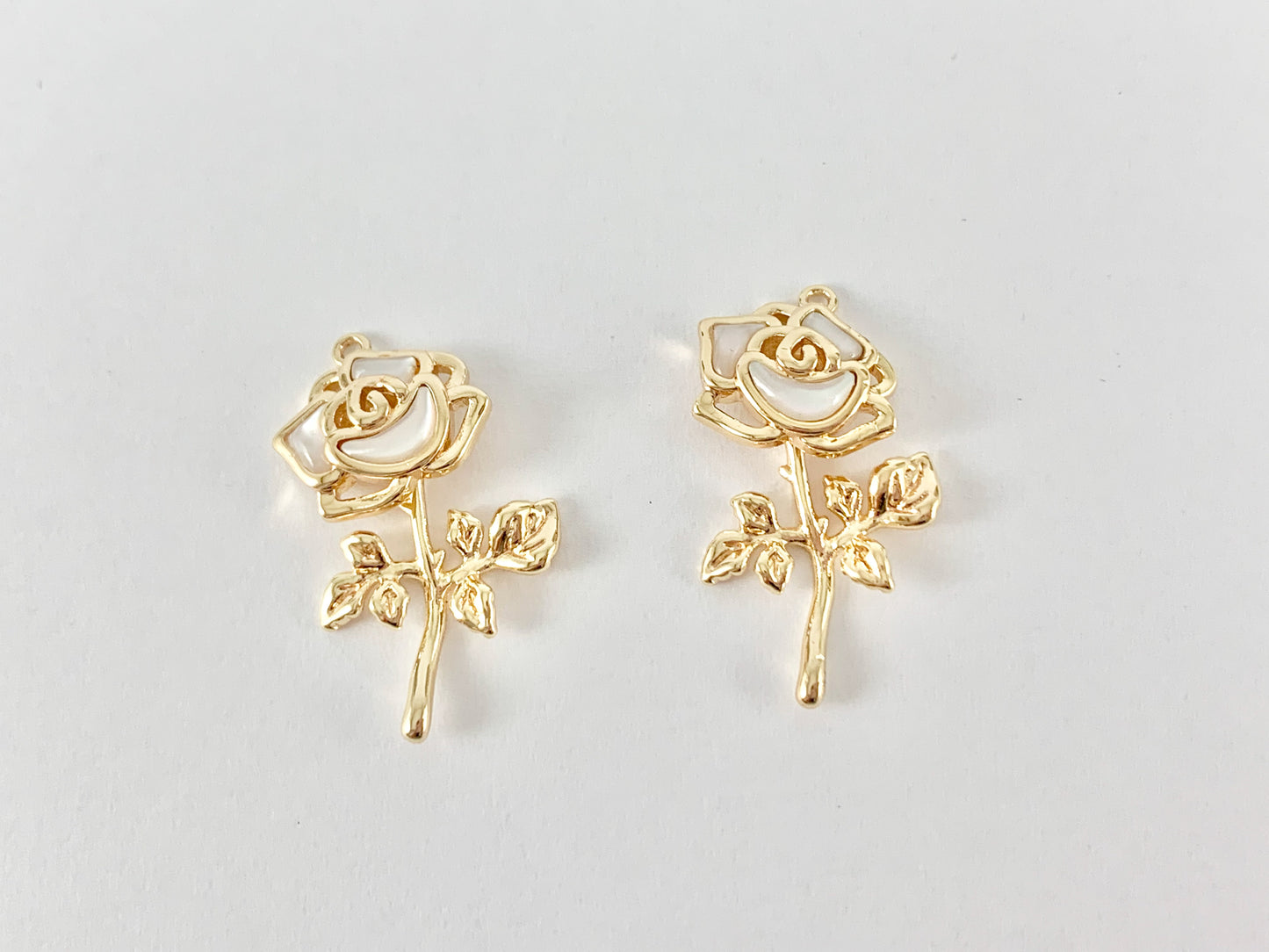 Delicate Gold Rose White Shell Dangle Pendants Charms in 18K Gold plated Copper 6pcs