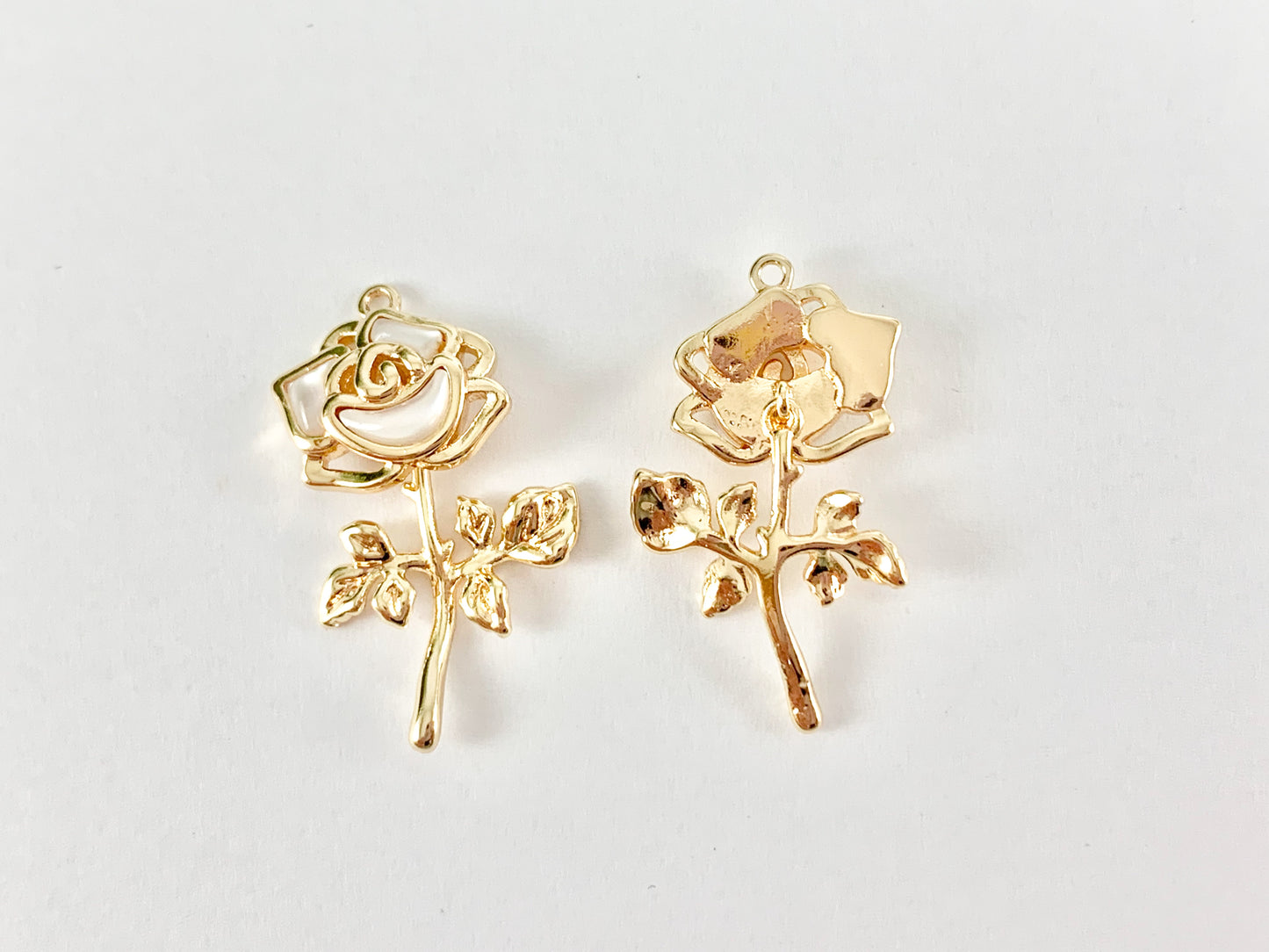 Delicate Gold Rose White Shell Dangle Pendants Charms in 18K Gold plated Copper 6pcs