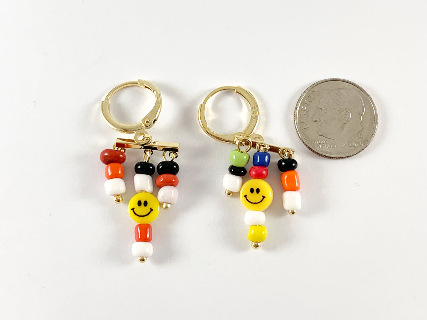 Lindos aretes colgantes con cuentas de semillas y caras sonrientes en oro de 18 quilates o chapado en plata sobre cobre, 3 pares