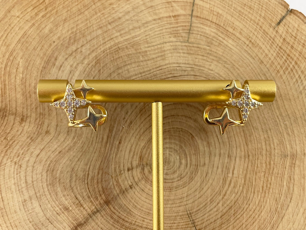 Real 18K chapado en oro CZ Pave Triple Estrellas Pendiente Studs Puño Sobre Cobre 4 pares