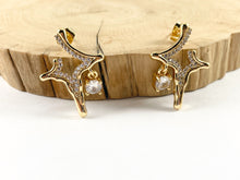 Cargar imagen en el visor de la galería, Real 18K chapado en oro CZ Pave Twinkle Star cuelga los pendientes del encanto sobre cobre 3 pares
