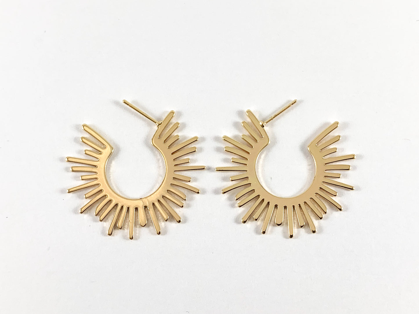 Pendientes radiantes con rayos de sol chapados en oro real de 18 quilates sobre cobre, 4 pares