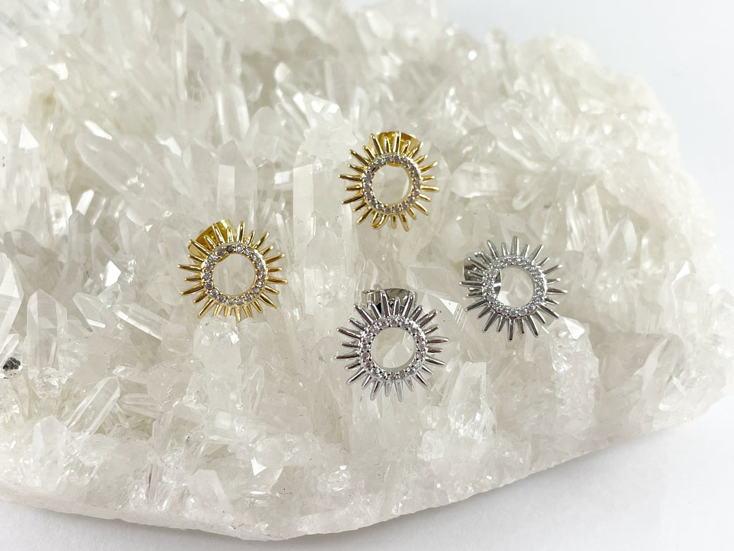 Real 18K chapado en oro/platino CZ Pave Sunburst Sun Circle Pendiente Stud sobre cobre 5 pares