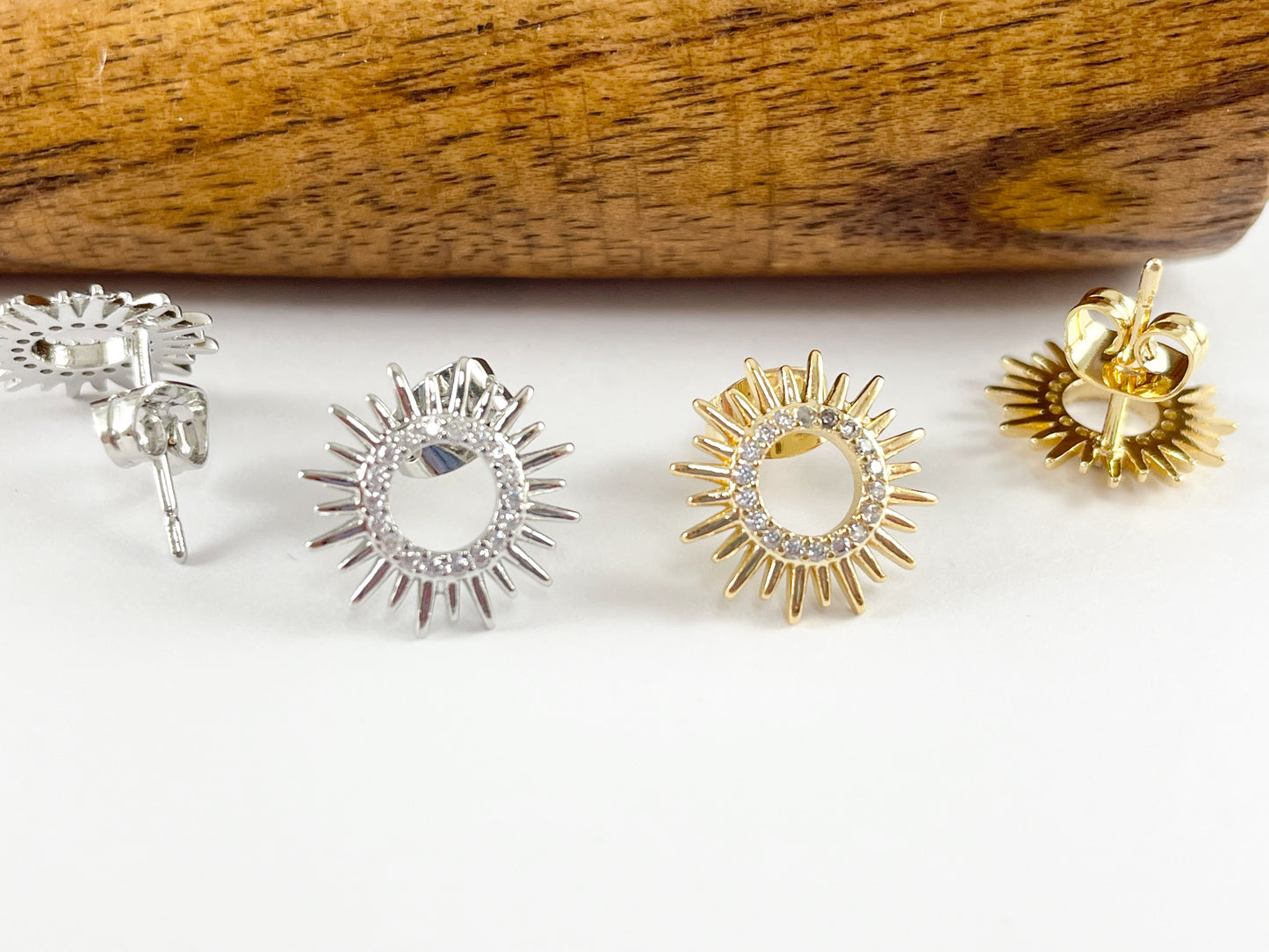 Real 18K chapado en oro/platino CZ Pave Sunburst Sun Circle Pendiente Stud sobre cobre 5 pares