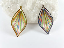 Cargar imagen en el visor de la galería, Marquis Pendant with Rainbow Silk Threaded Center
