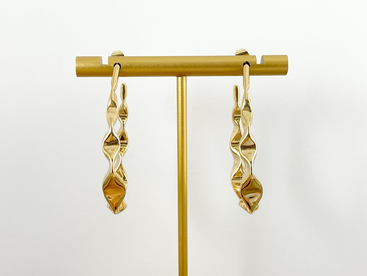 Real 18K Gold Plated Twisted Ribbon Wavy Teardrop Hoop Earring Over Copper 4 pairs